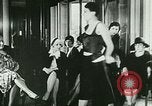 Immagine di Haute Couture a Parigi Parigi Francia, 1927, secondo 57 filmato di repertorio 65675065230