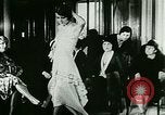 Immagine di Haute Couture a Parigi Parigi Francia, 1927, secondo 61 filmato di repertorio 65675065230
