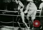 Immagine di La vita notturna di Parigi Parigi Francia, 1927, secondo 31 filmato di repertorio 65675065231