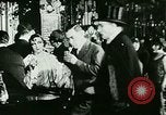 Immagine di La vita notturna di Parigi Parigi Francia, 1927, secondo 50 filmato di repertorio 65675065231