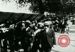 Immagine di Outdoor display di dipinti e libri Parigi Francia, 1928, secondo 9 filmato di repertorio 65675065234