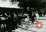 Immagine di Outdoor display di dipinti e libri Parigi Francia, 1928, secondo 11 filmato di repertorio 65675065234