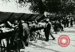 Immagine di Outdoor display di dipinti e libri Parigi Francia, 1928, secondo 12 filmato di repertorio 65675065234