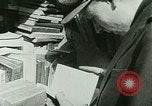 Immagine di Outdoor display di dipinti e libri Parigi Francia, 1928, secondo 16 filmato di repertorio 65675065234