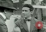 Immagine di Outdoor display di dipinti e libri Parigi Francia, 1928, secondo 27 filmato di repertorio 65675065234