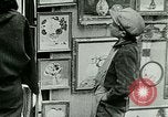 Immagine di Outdoor display di dipinti e libri Parigi Francia, 1928, secondo 29 filmato di repertorio 65675065234