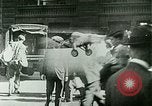Standbild Charles Augustus Lindbergh überquert den Atlantik Paris Frankreich, 1927, aus Sekunde 1 historischem Filmmaterial Videoclip 65675065238