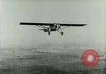 Standbild Charles Augustus Lindbergh überquert den Atlantik Paris Frankreich, 1927, aus Sekunde 4 historischem Filmmaterial Videoclip 65675065238