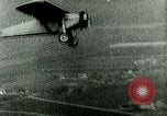 Standbild Charles Augustus Lindbergh überquert den Atlantik Paris Frankreich, 1927, aus Sekunde 10 historischem Filmmaterial Videoclip 65675065238
