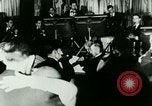 Standbild New York City Night Clubs mit Rudy Vallee New York City USA, 1928, aus Sekunde 6 historischem Filmmaterial Videoclip 65675065253