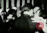 Standbild New York City Night Clubs mit Rudy Vallee New York City USA, 1928, aus Sekunde 13 historischem Filmmaterial Videoclip 65675065253
