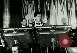 Standbild New York City Night Clubs mit Rudy Vallee New York City USA, 1928, aus Sekunde 14 historischem Filmmaterial Videoclip 65675065253