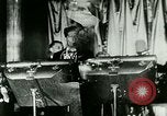 Standbild New York City Night Clubs mit Rudy Vallee New York City USA, 1928, aus Sekunde 16 historischem Filmmaterial Videoclip 65675065253