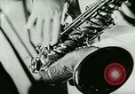 Standbild New York City Night Clubs mit Rudy Vallee New York City USA, 1928, aus Sekunde 23 historischem Filmmaterial Videoclip 65675065253