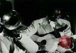 Standbild New York City Night Clubs mit Rudy Vallee New York City USA, 1928, aus Sekunde 24 historischem Filmmaterial Videoclip 65675065253