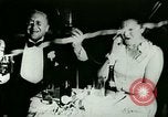 Standbild New York City Night Clubs mit Rudy Vallee New York City USA, 1928, aus Sekunde 27 historischem Filmmaterial Videoclip 65675065253