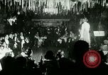 Standbild New York City Night Clubs mit Rudy Vallee New York City USA, 1928, aus Sekunde 30 historischem Filmmaterial Videoclip 65675065253