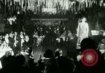 Standbild New York City Night Clubs mit Rudy Vallee New York City USA, 1928, aus Sekunde 31 historischem Filmmaterial Videoclip 65675065253