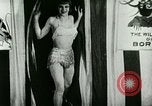 Standbild New York City Night Clubs mit Rudy Vallee New York City USA, 1928, aus Sekunde 36 historischem Filmmaterial Videoclip 65675065253