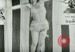 Standbild New York City Night Clubs mit Rudy Vallee New York City USA, 1928, aus Sekunde 37 historischem Filmmaterial Videoclip 65675065253