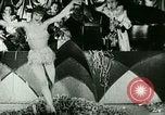 Standbild New York City Night Clubs mit Rudy Vallee New York City USA, 1928, aus Sekunde 39 historischem Filmmaterial Videoclip 65675065253