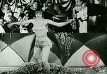 Standbild New York City Night Clubs mit Rudy Vallee New York City USA, 1928, aus Sekunde 40 historischem Filmmaterial Videoclip 65675065253