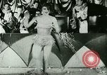 Standbild New York City Night Clubs mit Rudy Vallee New York City USA, 1928, aus Sekunde 43 historischem Filmmaterial Videoclip 65675065253