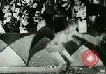 Standbild New York City Night Clubs mit Rudy Vallee New York City USA, 1928, aus Sekunde 44 historischem Filmmaterial Videoclip 65675065253