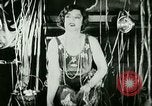 Standbild New York City Night Clubs mit Rudy Vallee New York City USA, 1928, aus Sekunde 54 historischem Filmmaterial Videoclip 65675065253