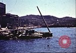 Immagine di Danneggiato le barche e gli edifici sulla costa nella seconda guerra mondiale Il Nord Africa, 1942, secondo 4 filmato di repertorio 65675065261