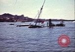 Immagine di Danneggiato le barche e gli edifici sulla costa nella seconda guerra mondiale Il Nord Africa, 1942, secondo 12 filmato di repertorio 65675065261