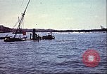 Immagine di Danneggiato le barche e gli edifici sulla costa nella seconda guerra mondiale Il Nord Africa, 1942, secondo 14 filmato di repertorio 65675065261