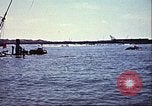 Immagine di Danneggiato le barche e gli edifici sulla costa nella seconda guerra mondiale Il Nord Africa, 1942, secondo 15 filmato di repertorio 65675065261