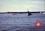 Immagine di Danneggiato le barche e gli edifici sulla costa nella seconda guerra mondiale Il Nord Africa, 1942, secondo 18 filmato di repertorio 65675065261