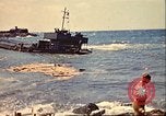 Immagine di Danneggiato le barche e gli edifici sulla costa nella seconda guerra mondiale Il Nord Africa, 1942, secondo 25 filmato di repertorio 65675065261
