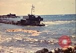 Immagine di Danneggiato le barche e gli edifici sulla costa nella seconda guerra mondiale Il Nord Africa, 1942, secondo 30 filmato di repertorio 65675065261
