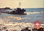 Immagine di Danneggiato le barche e gli edifici sulla costa nella seconda guerra mondiale Il Nord Africa, 1942, secondo 32 filmato di repertorio 65675065261