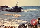 Immagine di Danneggiato le barche e gli edifici sulla costa nella seconda guerra mondiale Il Nord Africa, 1942, secondo 34 filmato di repertorio 65675065261