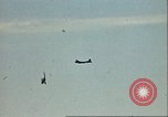Immagine di Danneggiato le barche e gli edifici sulla costa nella seconda guerra mondiale Il Nord Africa, 1942, secondo 52 filmato di repertorio 65675065261