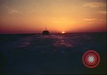 Immagine di La vista del tramonto dalla poppa della nave da guerra britannica Casablanca in Marocco, 1943, secondo 3 filmato di repertorio 65675065275