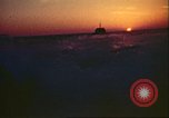 Immagine di La vista del tramonto dalla poppa della nave da guerra britannica Casablanca in Marocco, 1943, secondo 4 filmato di repertorio 65675065275