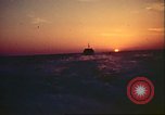Immagine di La vista del tramonto dalla poppa della nave da guerra britannica Casablanca in Marocco, 1943, secondo 5 filmato di repertorio 65675065275