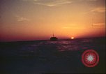 Immagine di La vista del tramonto dalla poppa della nave da guerra britannica Casablanca in Marocco, 1943, secondo 7 filmato di repertorio 65675065275