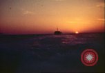 Immagine di La vista del tramonto dalla poppa della nave da guerra britannica Casablanca in Marocco, 1943, secondo 8 filmato di repertorio 65675065275