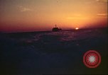 Immagine di La vista del tramonto dalla poppa della nave da guerra britannica Casablanca in Marocco, 1943, secondo 10 filmato di repertorio 65675065275