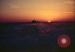 Immagine di La vista del tramonto dalla poppa della nave da guerra britannica Casablanca in Marocco, 1943, secondo 11 filmato di repertorio 65675065275