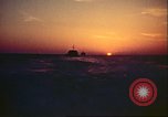 Immagine di La vista del tramonto dalla poppa della nave da guerra britannica Casablanca in Marocco, 1943, secondo 14 filmato di repertorio 65675065275
