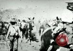 Standbild Armee Maultiere tragen Munition Kuba, 1898, aus Sekunde 11 historischem Filmmaterial Videoclip 65675065296