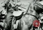 Standbild Armee Maultiere tragen Munition Kuba, 1898, aus Sekunde 20 historischem Filmmaterial Videoclip 65675065296