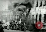 Standbild Feuerwehrleute reagiert auf Alarm Chicago Illinois USA, 1896, aus Sekunde 30 historischem Filmmaterial Videoclip 65675065305